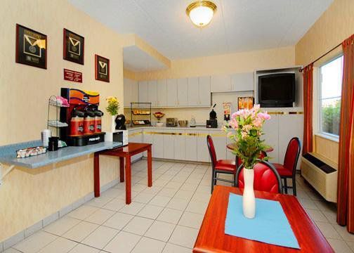 Holiday Inn Express - Indiana By Ihg Restaurant photo